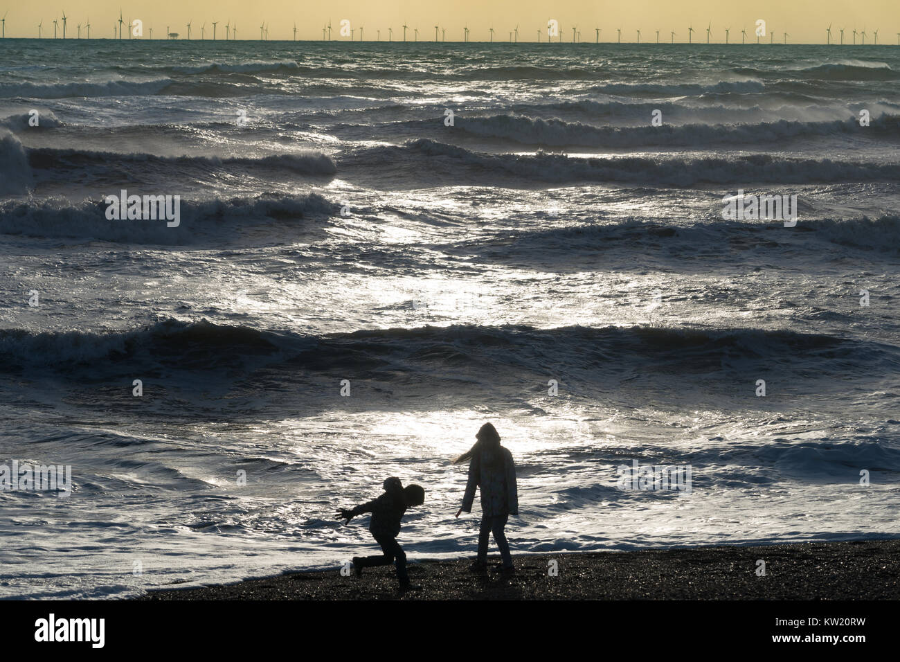 Brighton, UK. 29th December, 2017. A view of wind turbines of the new Rampion windfarm seen from Brighton beach. Photo date: Friday, December 29, 2017. Photo: Roger Garfield/Alamy Live News Stock Photo