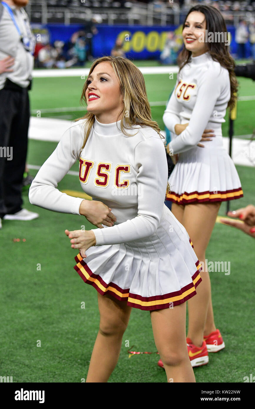 Arlington, Texas, USA. 29th December, 2017. USC Cheerleaders during an NCAA football game between the USC Trojans and the Ohio State Buckeyes at the Good Year Cotton Bowl at AT&T Stadium, Arlington, Texas. Credit: Cal Sport Media/Alamy Live News Stock Photo