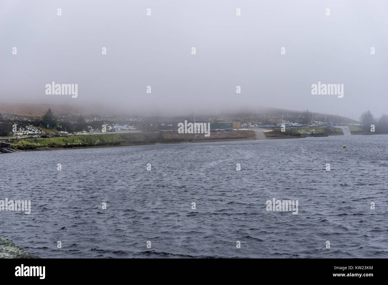 Pennine sailing club. Mist and low cloud at Winscar Reservoir, Barnsley, South Yorkshire, England. 30th December 2017. Credit: Carl Dickinson/Alamy Live News Stock Photo