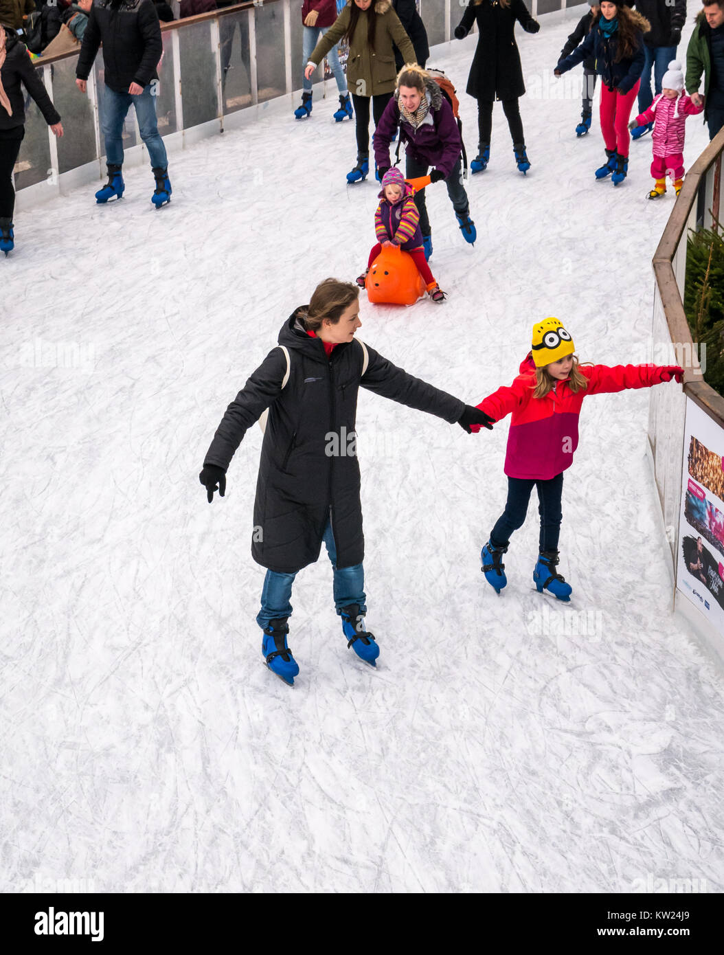 Edinburgh ice rink st andrews square hires stock photography and images Alamy