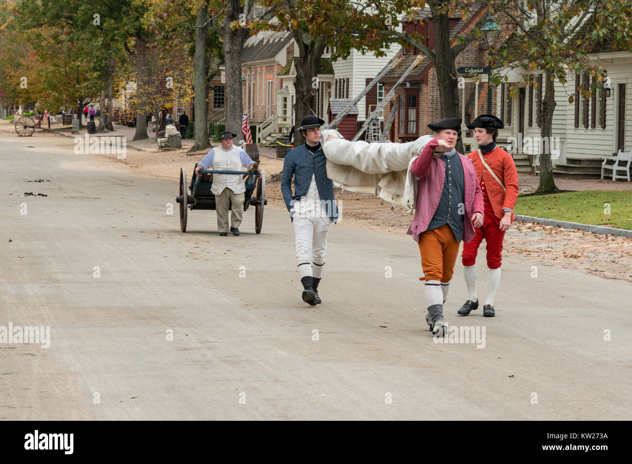 Costumed interpreters walking in Colonial Williamsburg Stock Photo Alamy