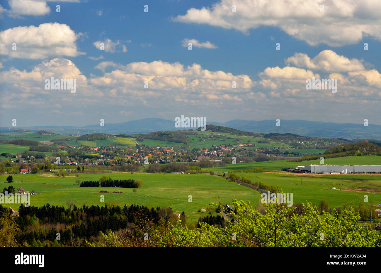 Upper lukewarm seat, village Seifhenners in the view of the Dymnik, smoke mountain, Oberlausitz, Seifhennersdorf in der Ansicht vom Dymnik, Rauchberg Stock Photo