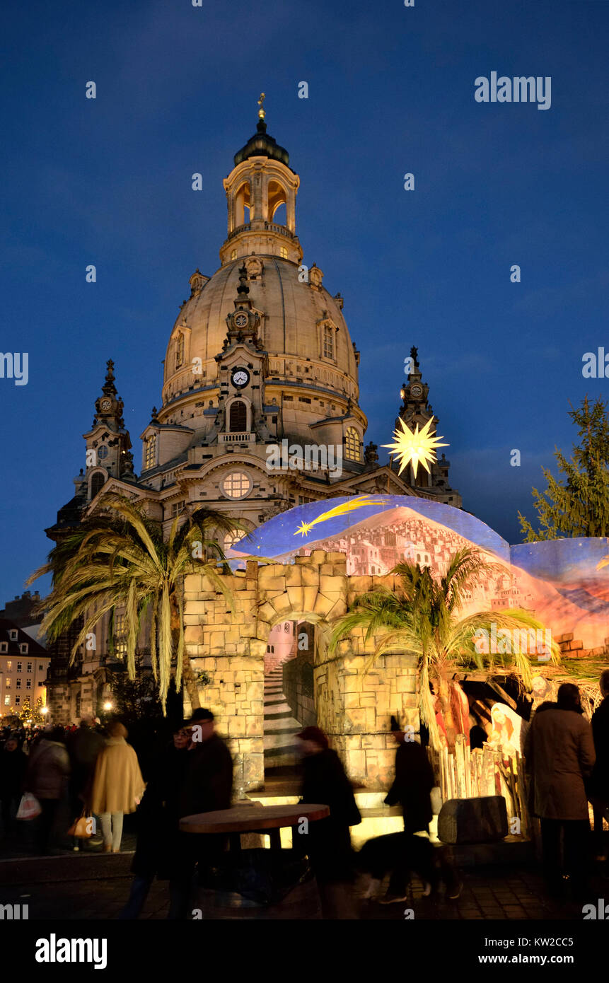 Dresden, Christmas fair under the Church of Our Lady, Weihnachtsmarkt unter der Frauenkirche Stock Photo