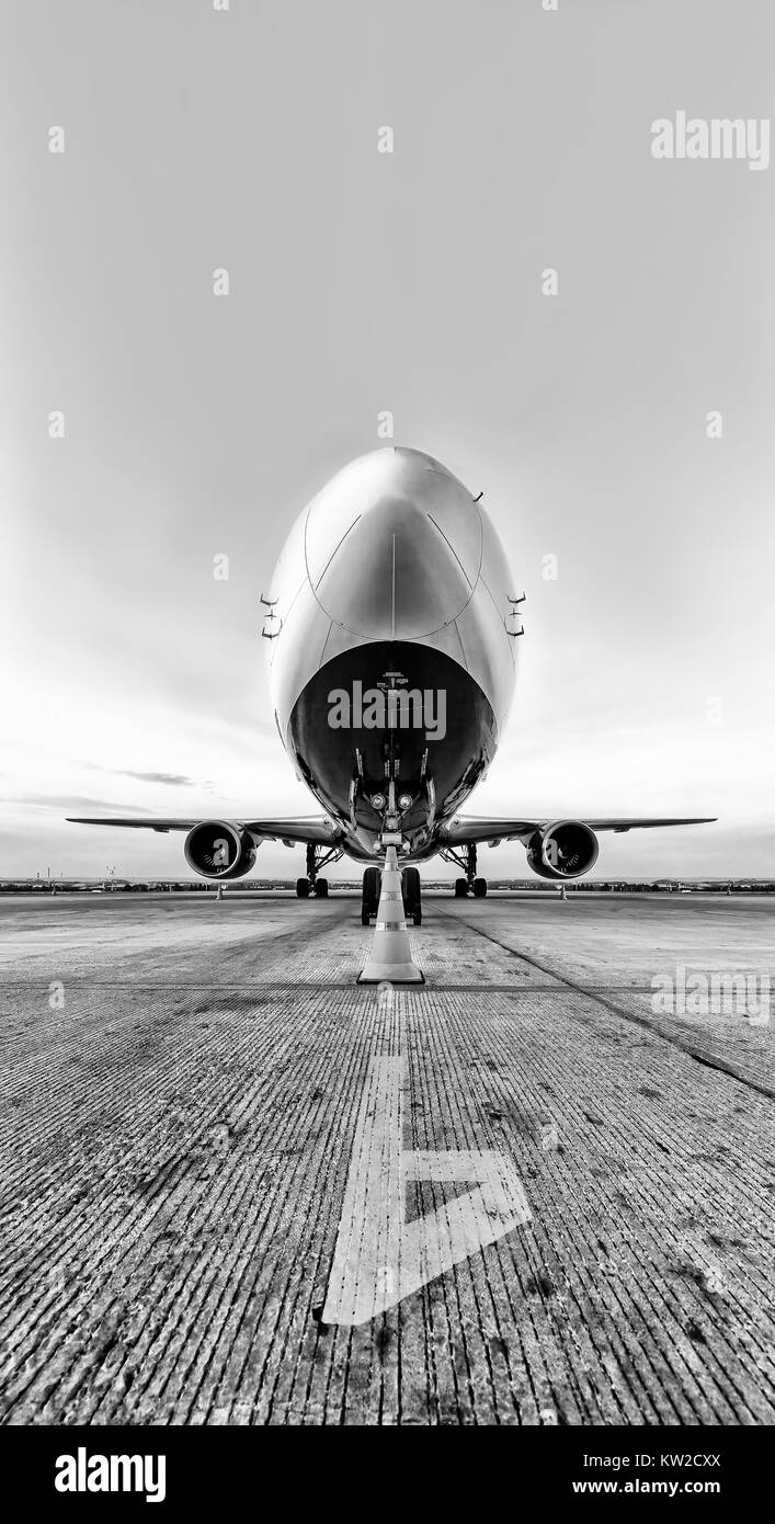 Modern passenger aircraft Black and White Stock Photos & Images - Alamy
