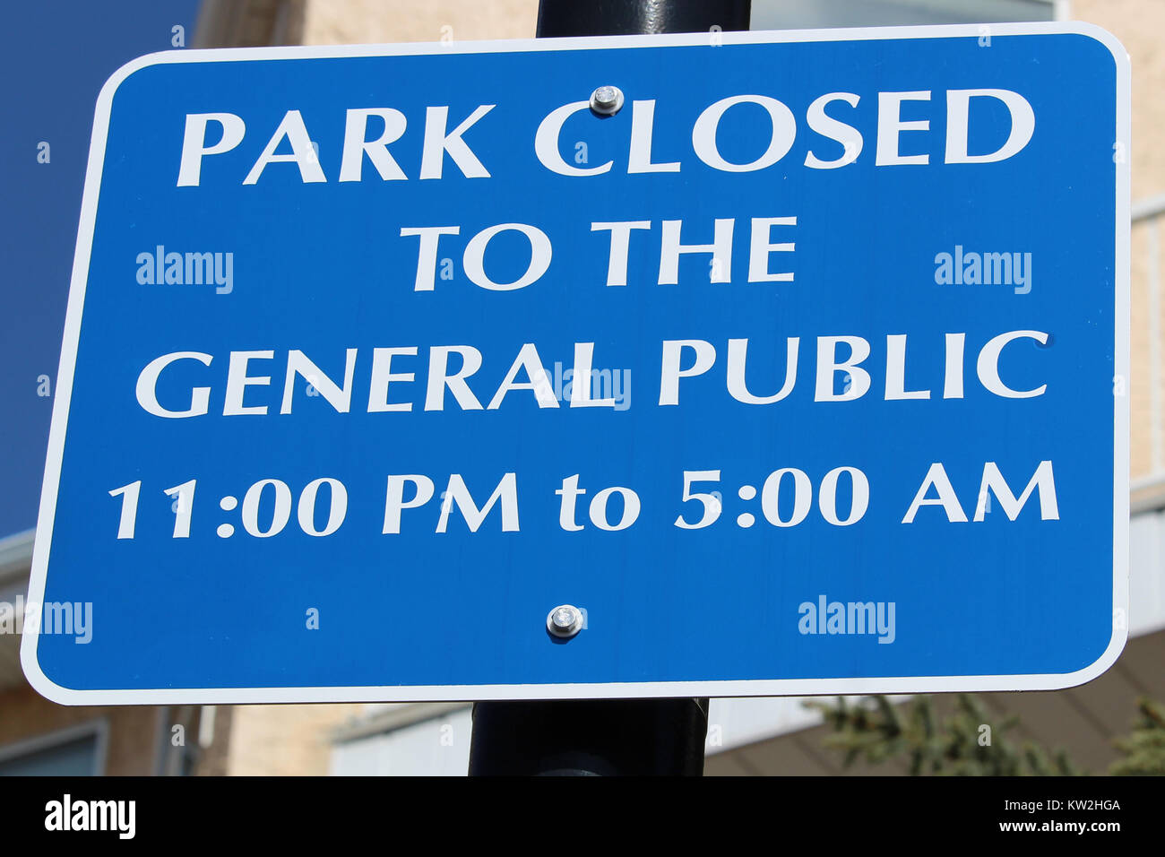 Park closed to the general public sign Stock Photo - Alamy
