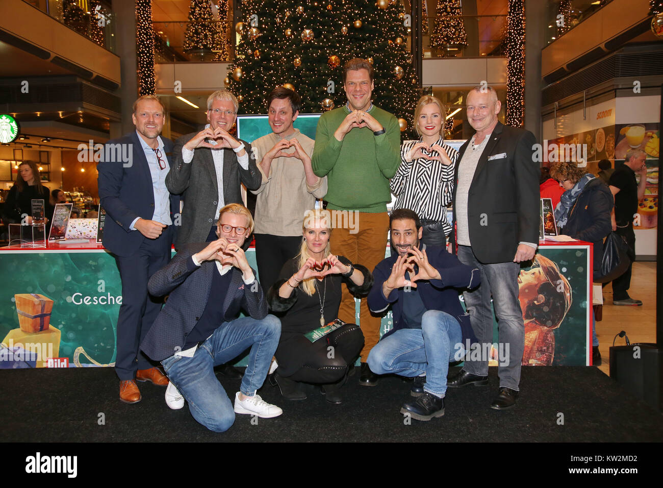 Charity gift wrapping with stars for 'Ein Herz fuer Kinder' at the shopping mall Europa Passage in Hamburg  Featuring: Kim Sarah Brandts, Anna Heesch, Tim Koller, Harry Schulz, Volkan Baydar, Tetje Mierendorf und Gerhard Loewe (Manager) Where: Hamburg, Germany When: 27 Nov 2017 Credit: Becher/WENN.com Stock Photo