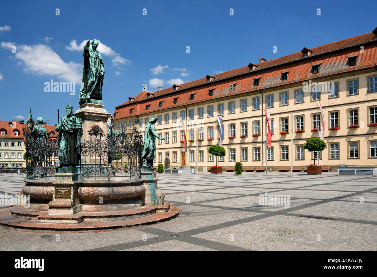 Maximiliansbrunnen and city hall on the place Maximilians, Bamberg, Maximiliansbrunnen und Rathaus auf dem Maximiliansplatz Stock Photo