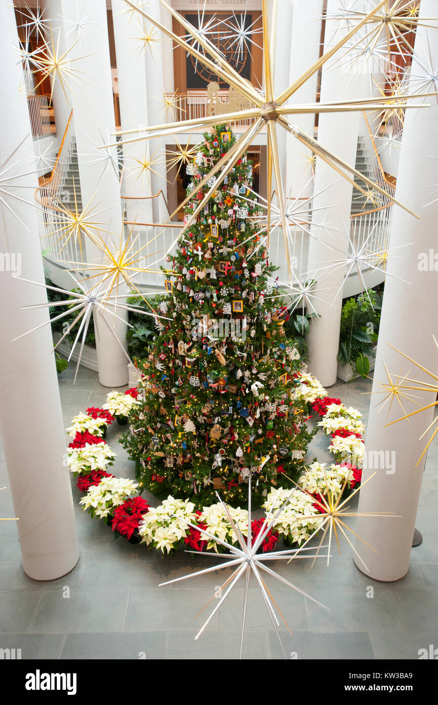 USA Virginia VA Colonial Williamsburg Christmas Tree in the Art Museums of Colonial Williamsburg Stock Photo