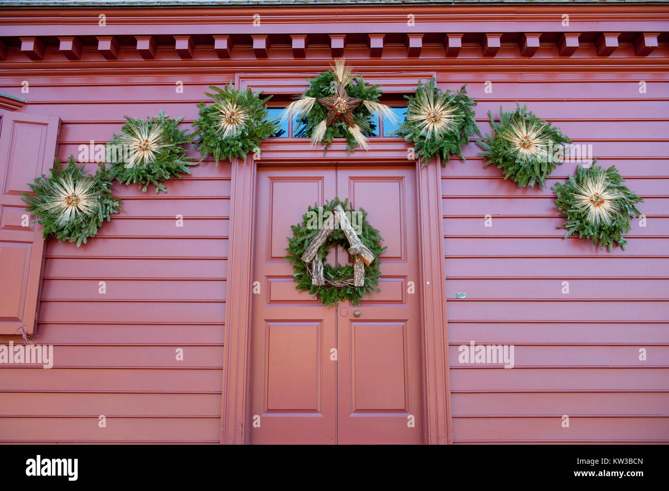 USA Virginia VA Colonial Williamsburg Christmas Holiday wreaths hanging on doors and windows on the Duke of Gloucester Street Stock Photo