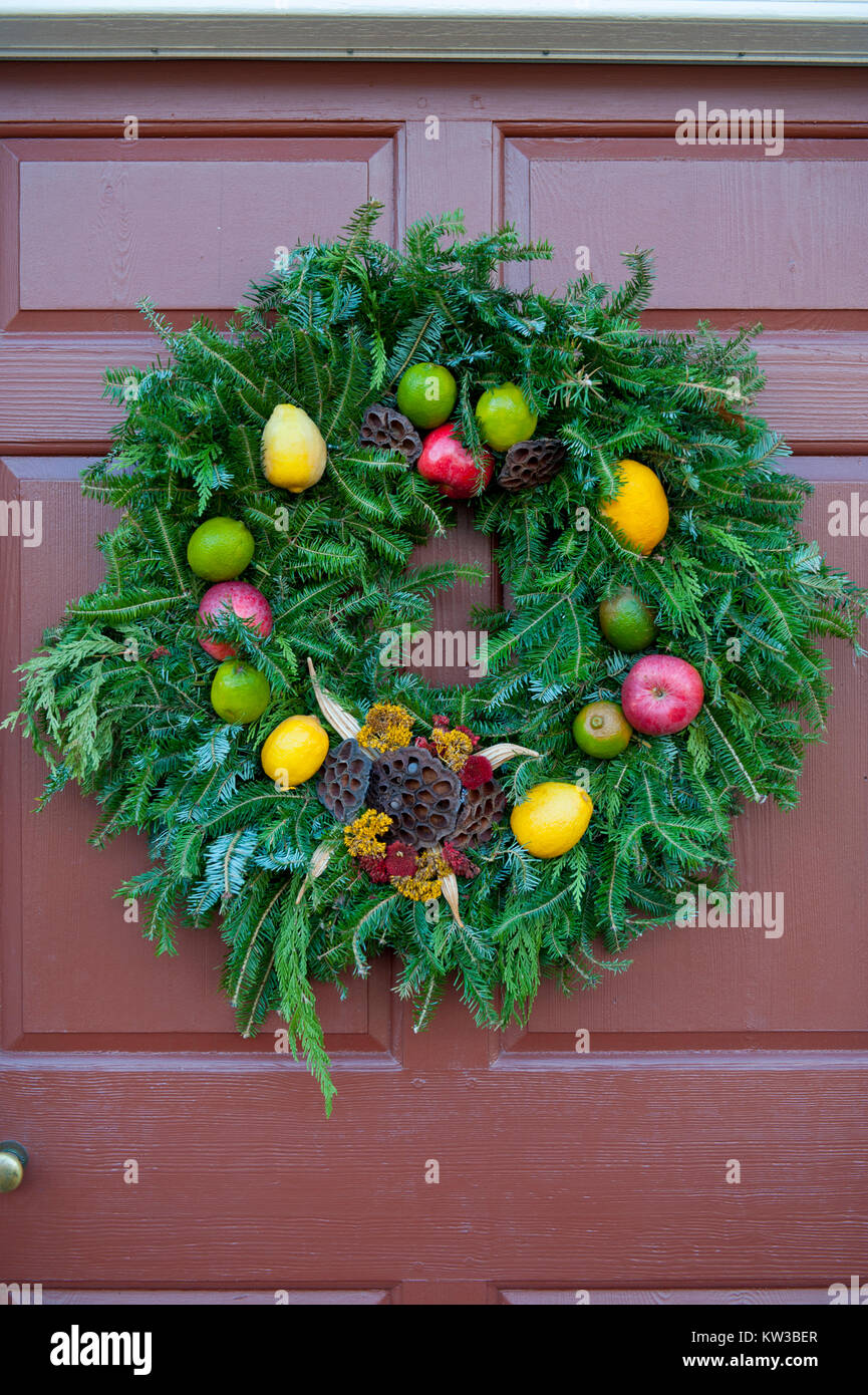 USA Virginia VA Colonial Yorktown a Christmas wreath on the Customs House door winter holidays Stock Photo