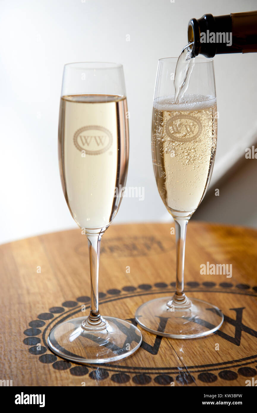 USA Virginia Williamsburg sparkling wine being poured at the Williamsburg Winery tasting room Stock Photo