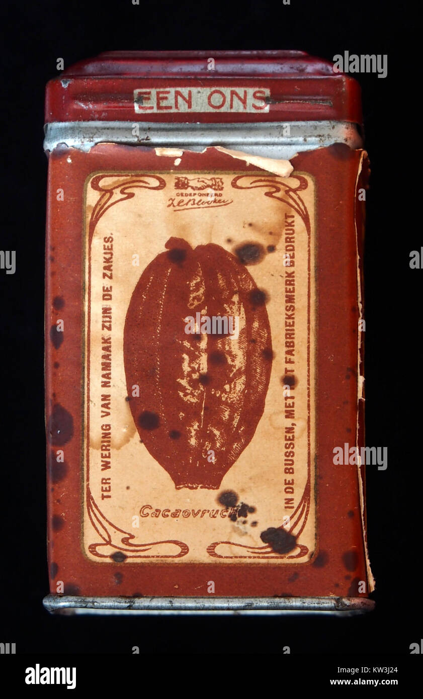 A vintage 'Blookers Daalders' cacao tin, weighing 1 ons (28.35 grams) and priced at 18 cents, as depicted in photo 4. Stock Photo