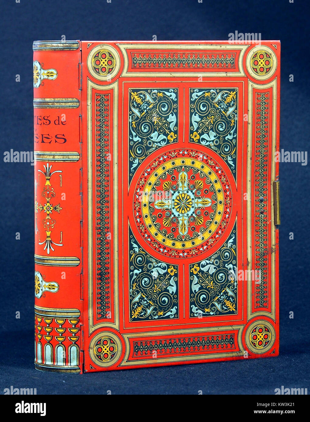 The 'Biscuitblik' is a biscuit tin in the shape of a book, dating to around 1920. This collectible item reflects the early 20th-century trend of novelty packaging, showcasing both design and functionality in household items. Stock Photo