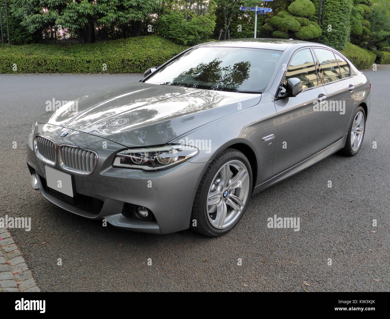 The BMW ActiveHybrid5 (F10) is a hybrid version of BMW’s 5 Series ...