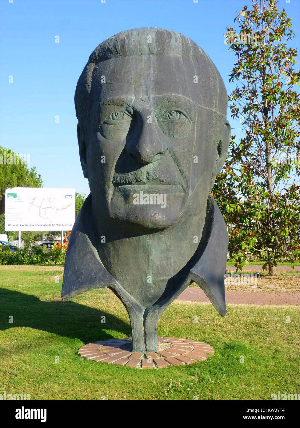 Boadilla del Monte monumento a Alfredo Kraus 2 Stock Photo Alamy