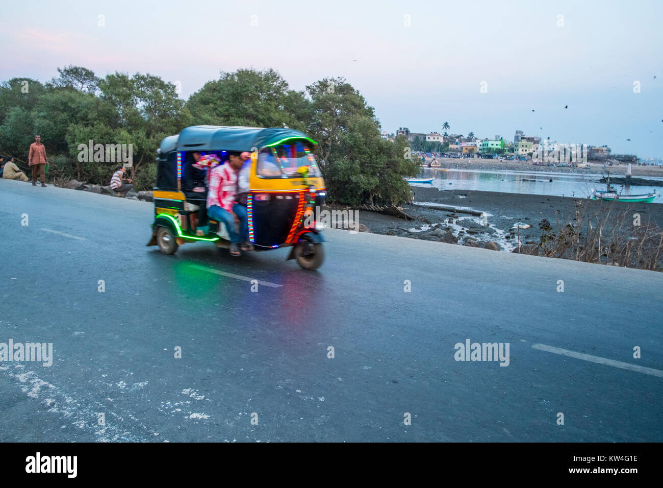 Overloaded rickshaw hi-res stock photography and images - Alamy