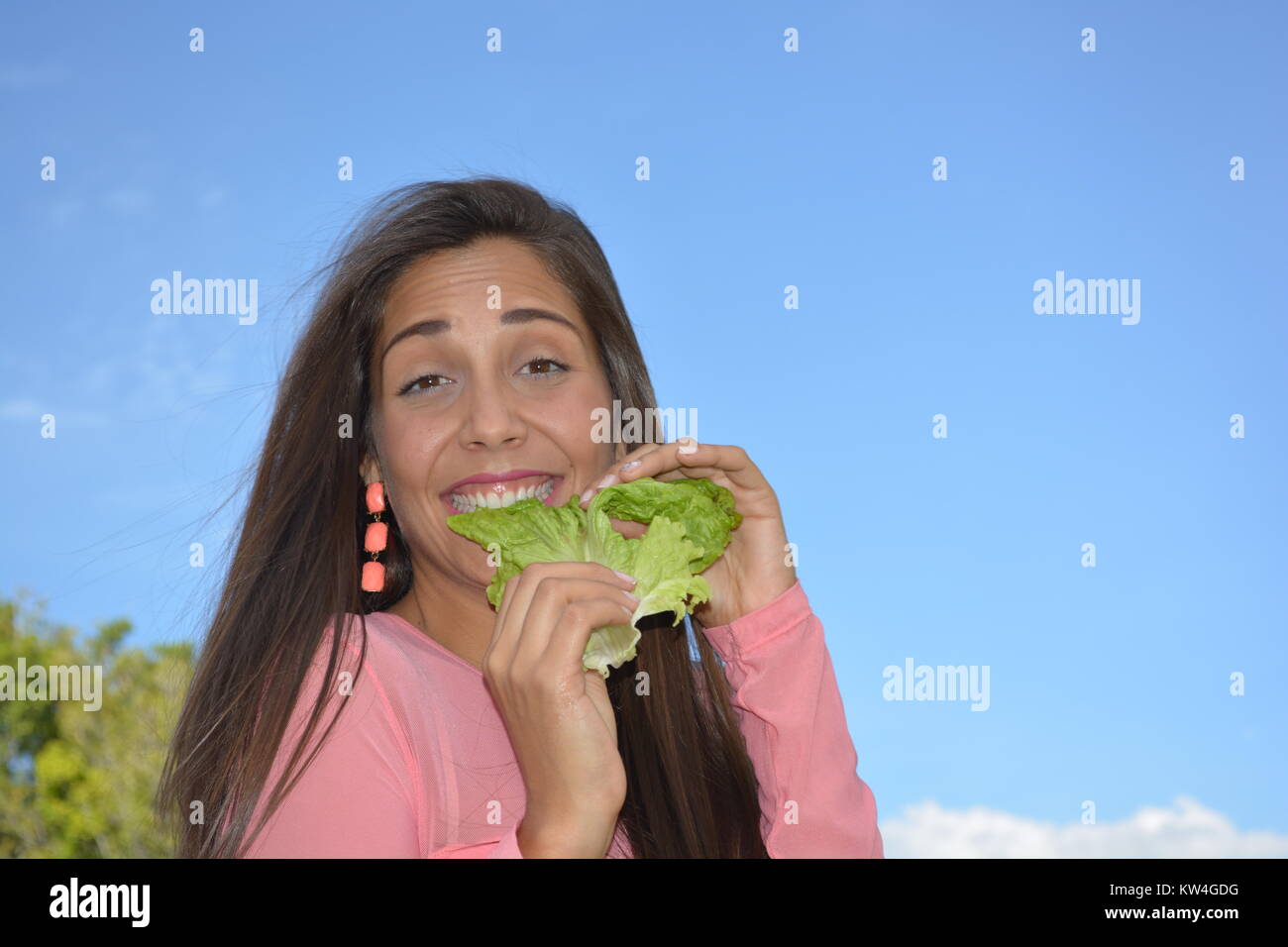 woman eating lettuce vegetable Stock Photo Alamy