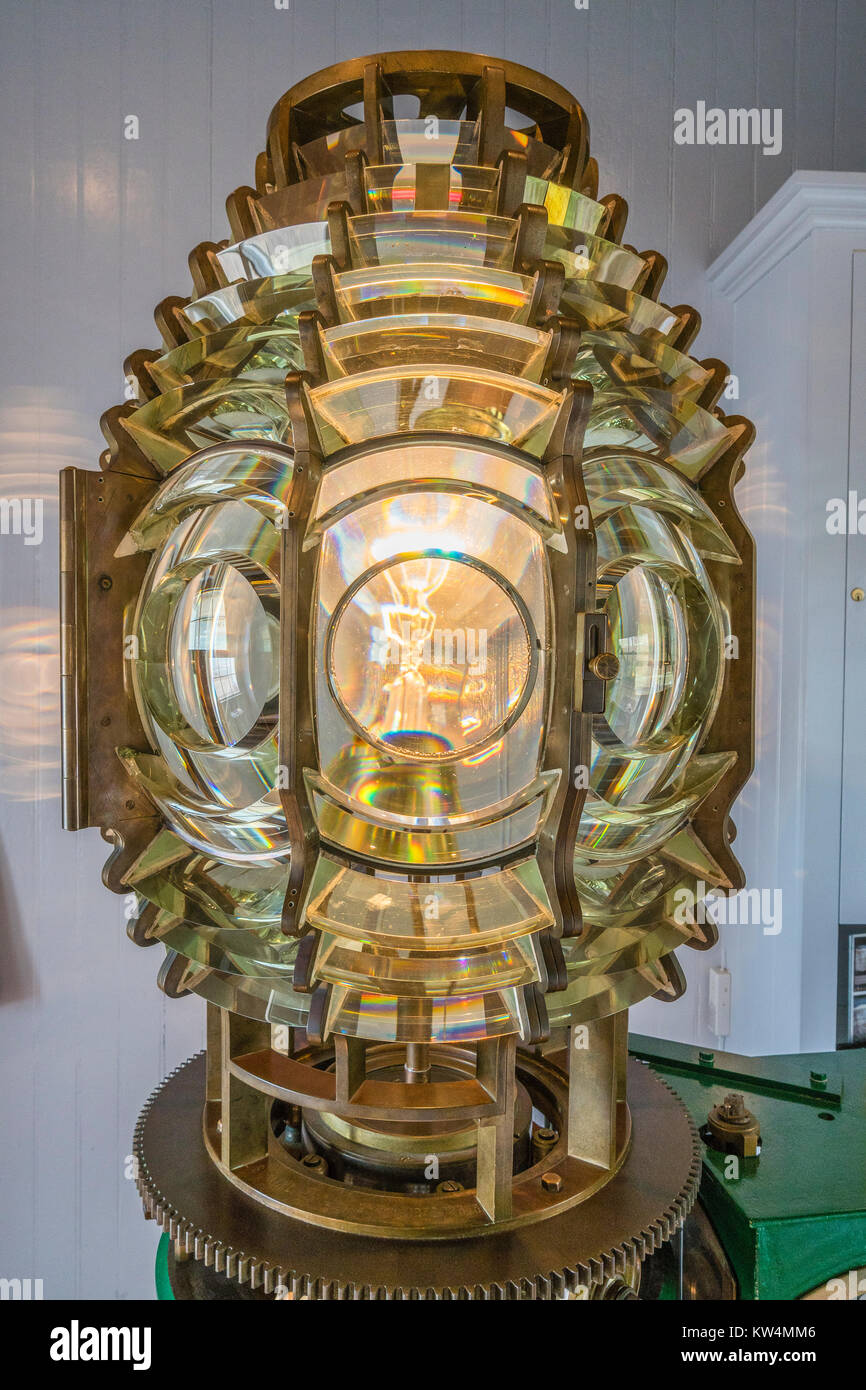 https://c8.alamy.com/comp/KW4MM6/fresnel-lens-san-luis-point-lighthouse-a-fresnel-lens-is-a-type-of-KW4MM6.jpg