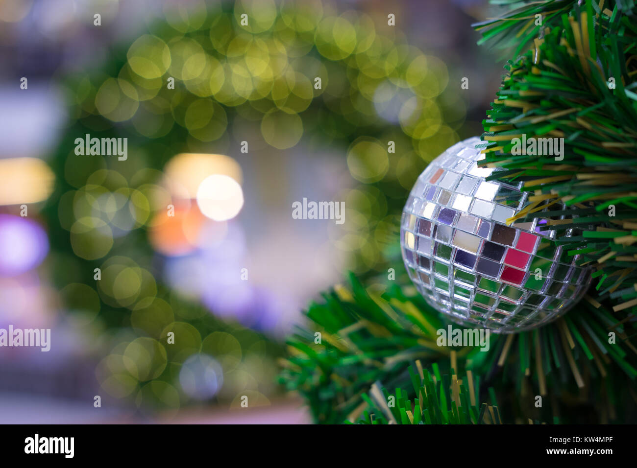 beautiful Blurred Christmas tree and festive bokeh lighting, blurred ...