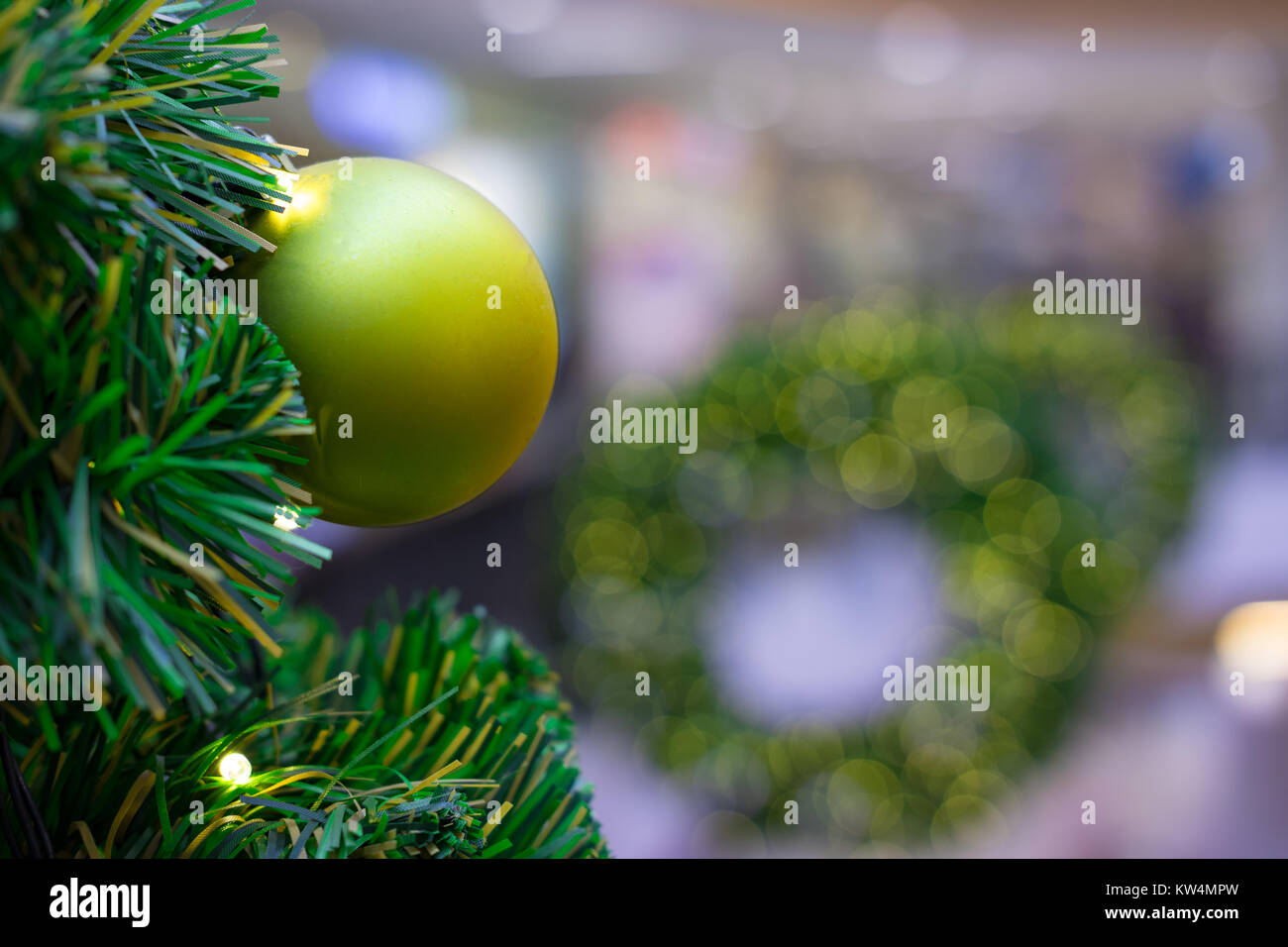 beautiful Blurred Christmas tree and festive bokeh lighting, blurred ...
