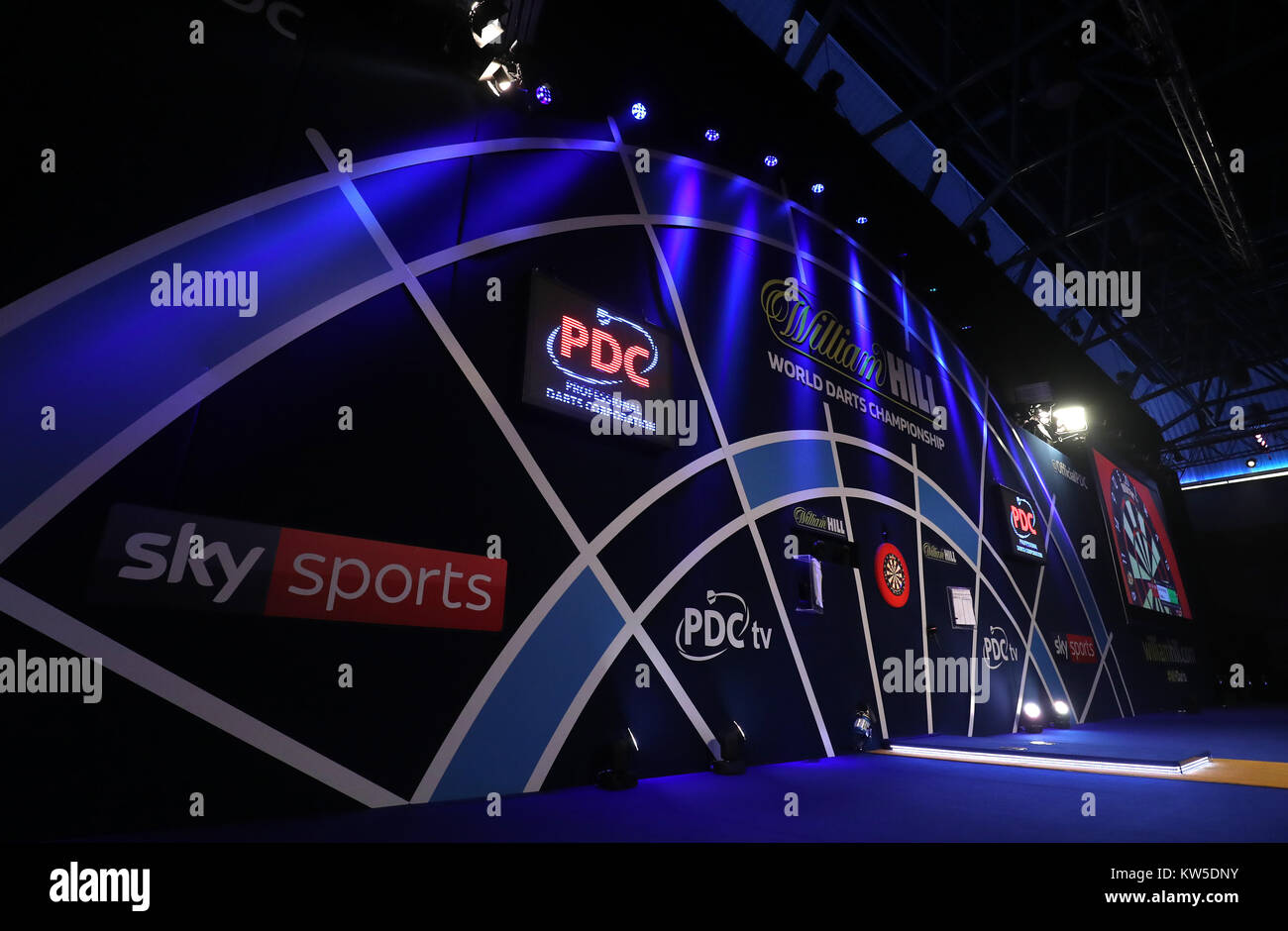A general view of the Oche and sponsorship wall around the darts board during day thirteen of the William Hill World Darts Championship at Alexandra Palace, London. PRESS ASSOCIATION Photo. Picture date: Friday December 29, 2017. See PA story DARTS World. Photo credit should read: Adam Davy/PA Wire. Stock Photo