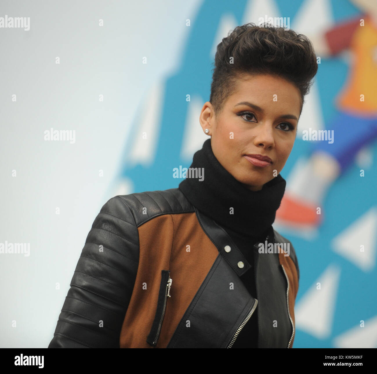 16 year old black girl hi-res stock photography and images - Alamy