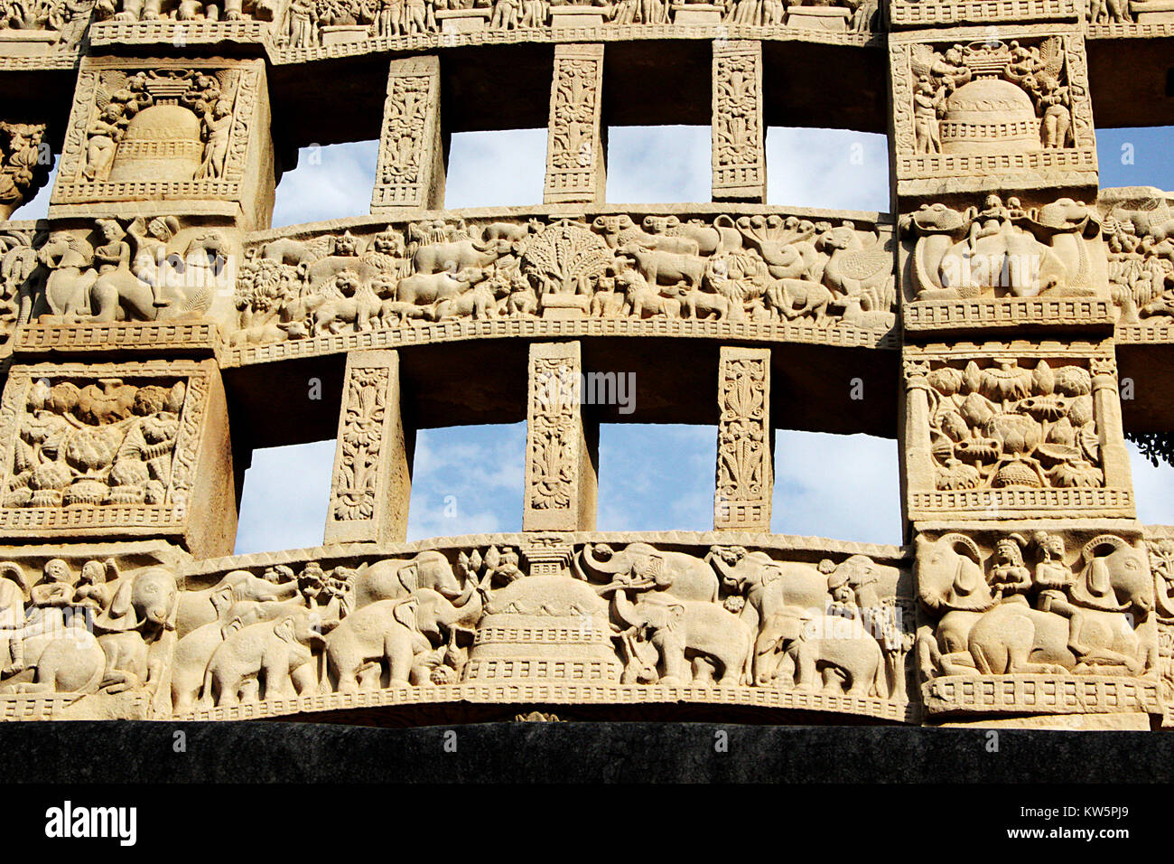 Close-up of exquisite carving on rear face of eastern gateway to great stupa at Sanchi, near Bhopal, Madhya Pradesh, India, Asia Stock Photo