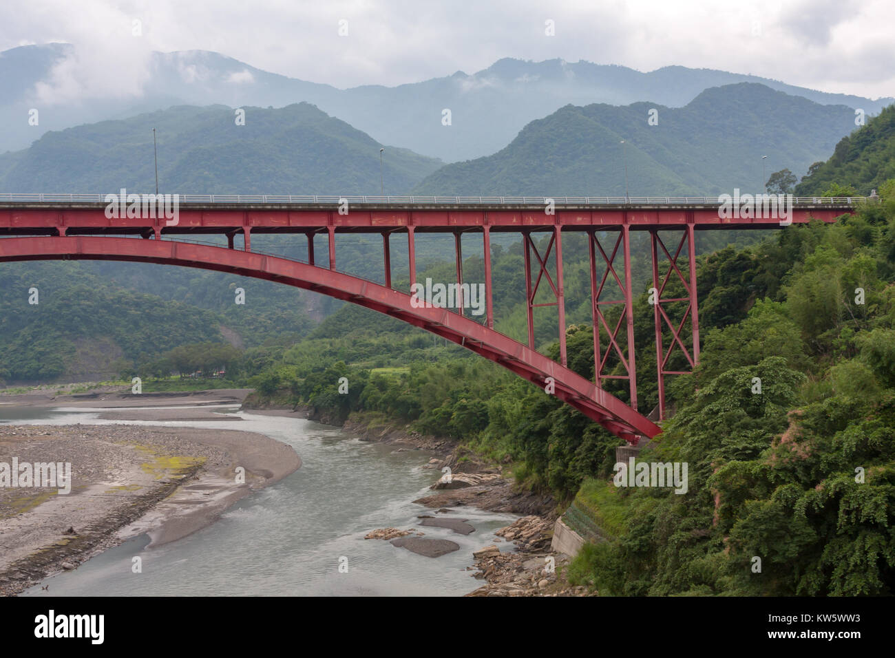 Luofu arch iron bridge over Dahan River and mountains behind, Beibu Cross-island highway, Fuxing District, Taoyuan City, Taiwan Stock Photo