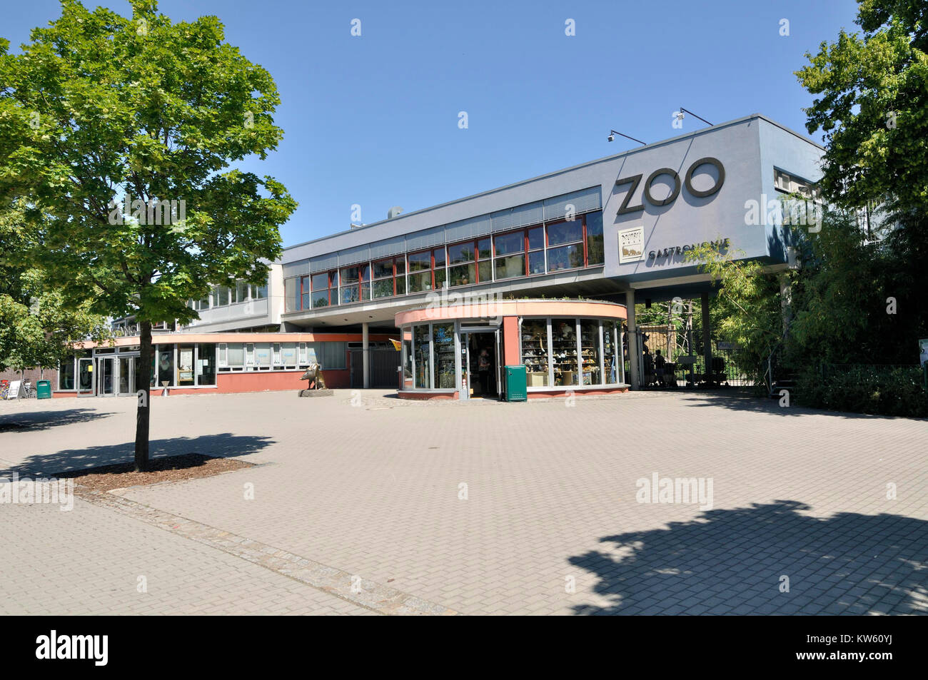 Eingangsgebaude des zoologischen garten hires stock photography and