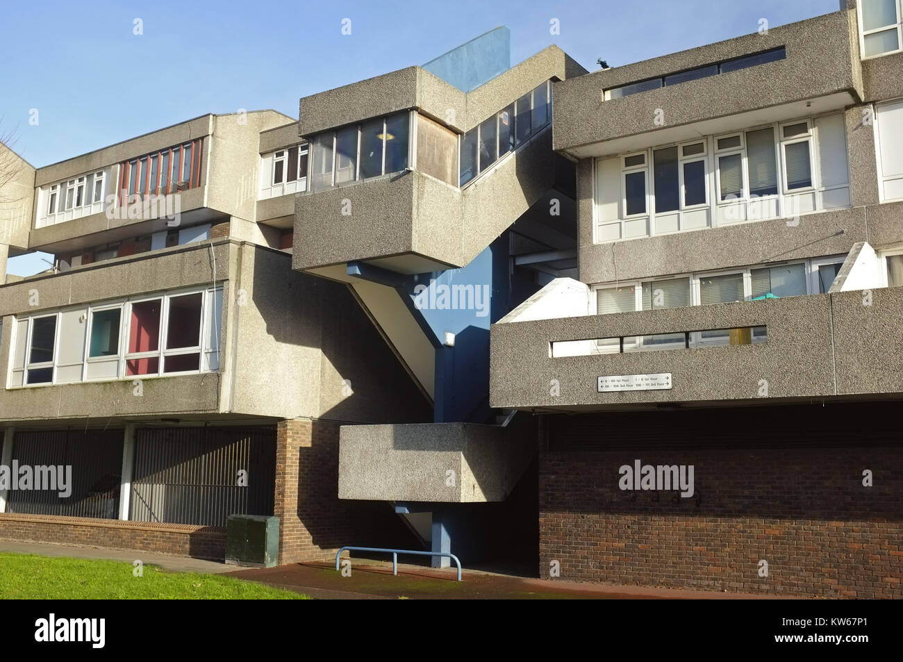 Post war council housing hi-res stock photography and images - Alamy