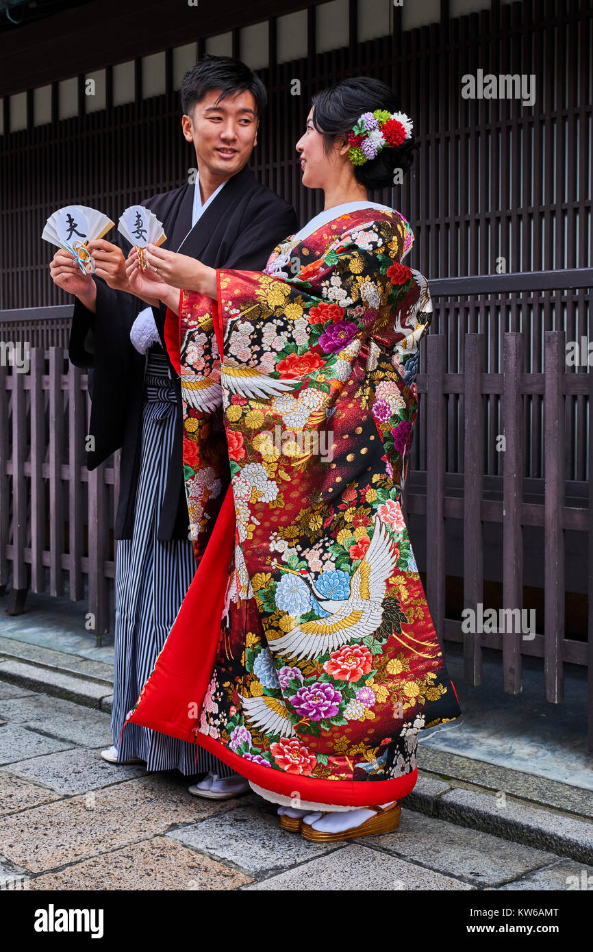 Japan, Honshu island, Kansai region, Kyoto, Gion, Geisha former area, young couple in kimono Stock Photo