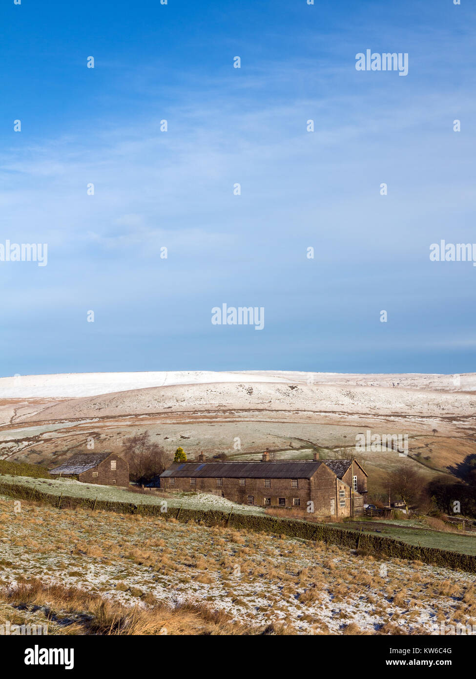 Farmhouse in the snow hi-res stock photography and images - Alamy
