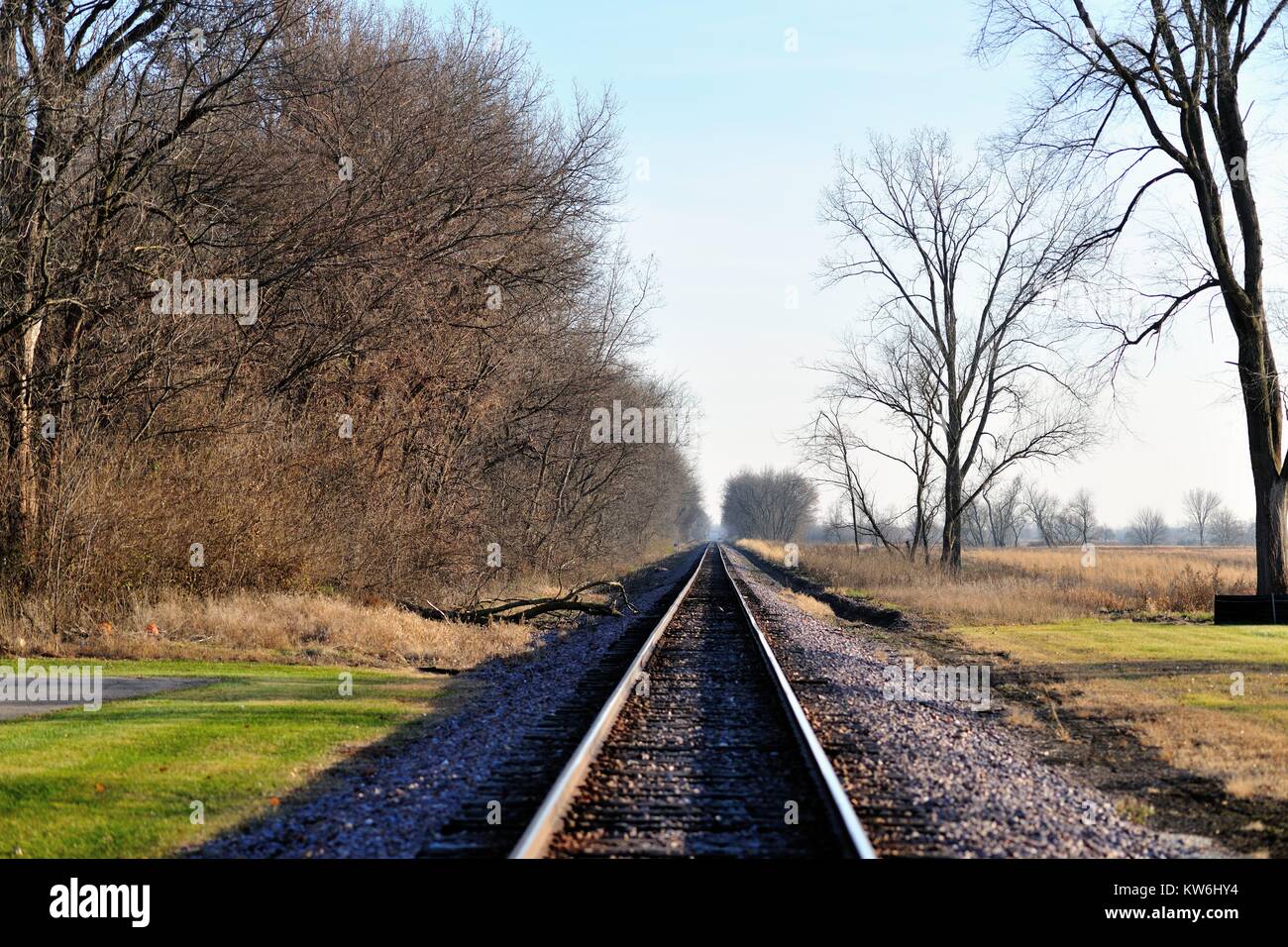 A single railroad track splice through the countryside in Wayne, Illinois, USA. Stock Photo
