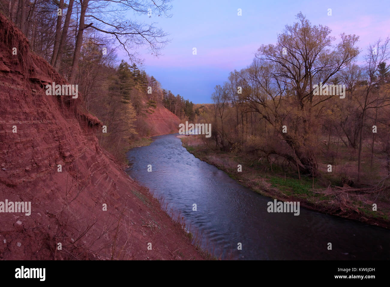 Sixteen Mile Creek has cut a deep valley on its way towards Lake Ontario in  Lions Valley Park. Oakville, Ontario, Canada Stock Photo - Alamy