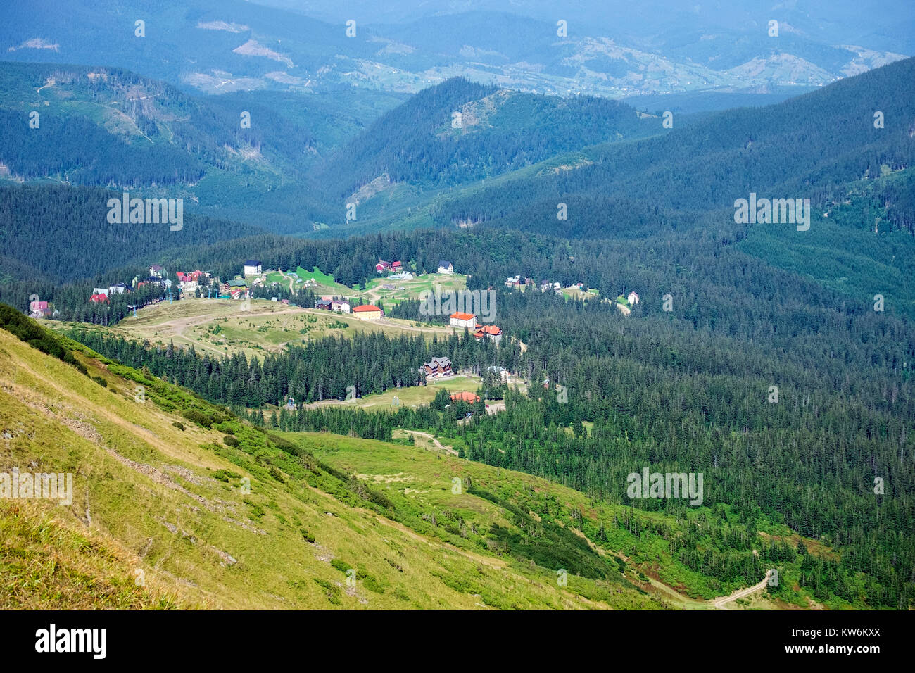 Polonina Dragobrat, peaks of the Carpathian Mountains and dense coniferous forests (Ukraine, Carpathians, Dragobrat) Stock Photo