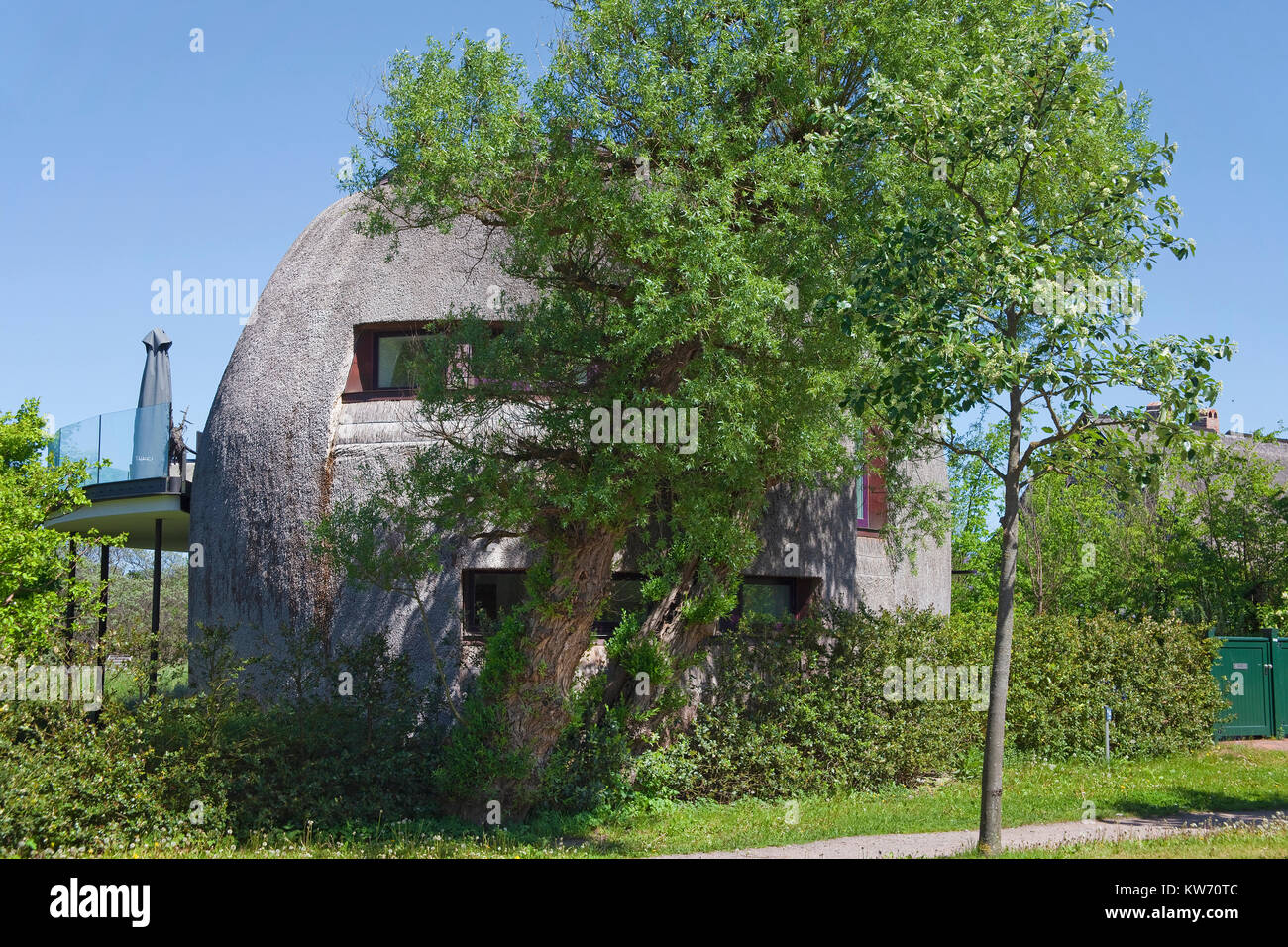 Modern design house, thatched-roof house at the village Ahrenshoop, Fishland, Mecklenburg-Western Pomerania, Baltic Sea, Germany, Europe Stock Photo