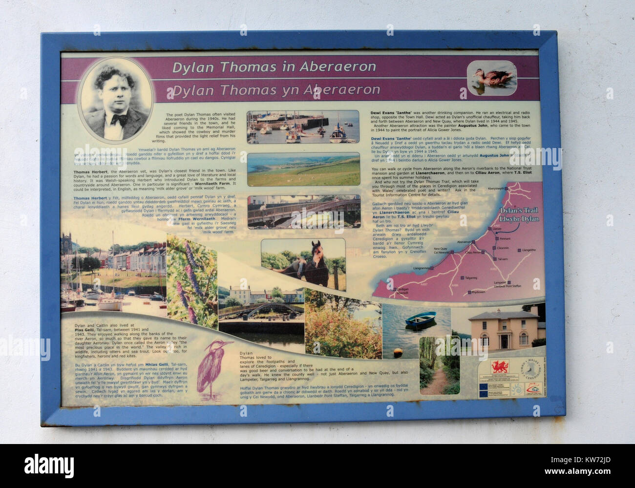 Notice about Dylan Thomas, Welsh poet, a Aberaeron, Ceredigion, Wales. Stock Photo