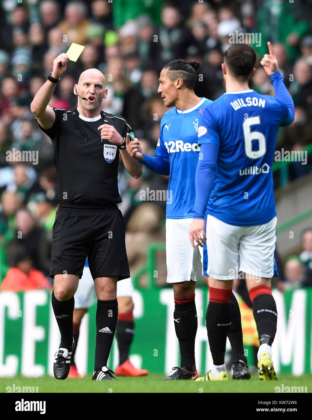 Bruno alves yellow card hi-res stock photography and images - Alamy