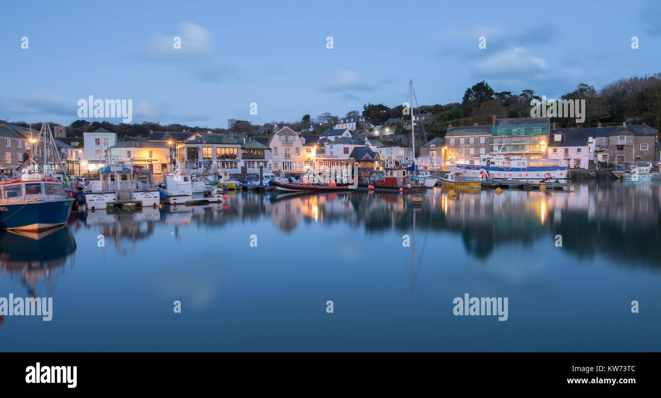 Padstow harbour fishing boat hi-res stock photography and images - Alamy