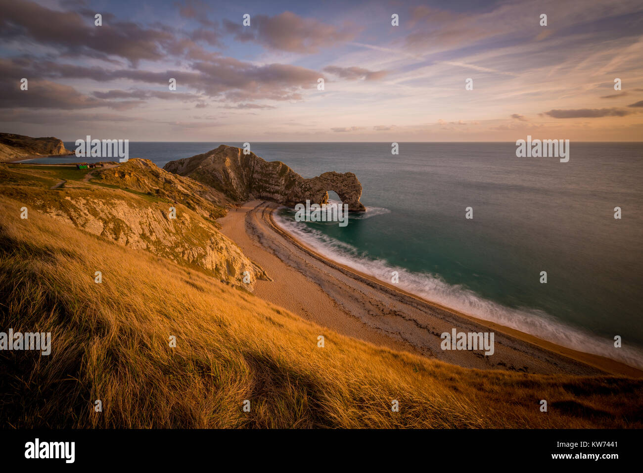 Romantic sunset scenery at Durdle Door beach, Dorset, England, UK | Windows  Spotlight Images