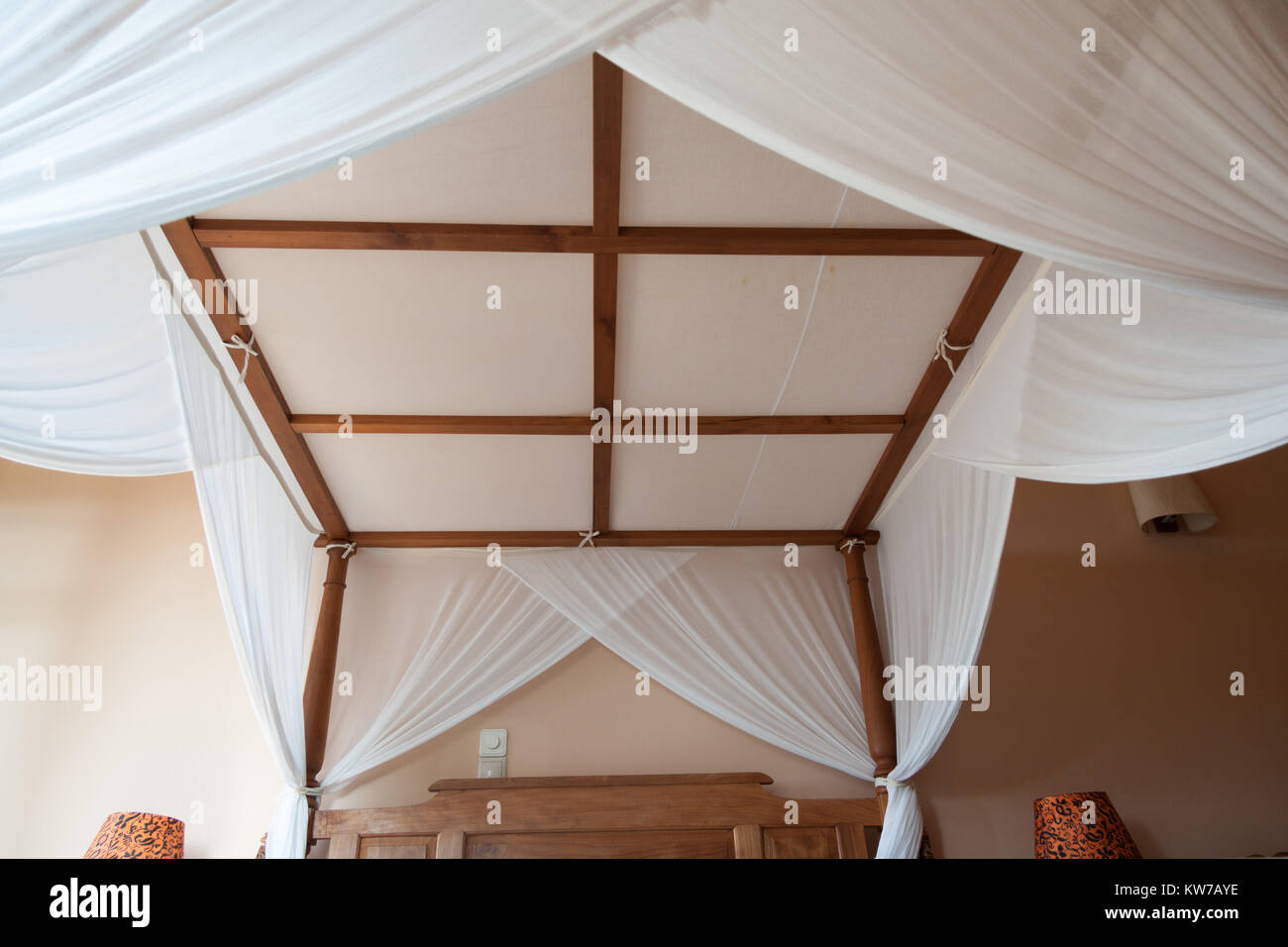 Mosquito net bed hires stock photography and images Alamy