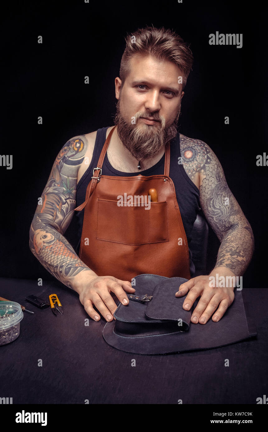 Leather craftsman works goods hi-res stock photography and images - Alamy