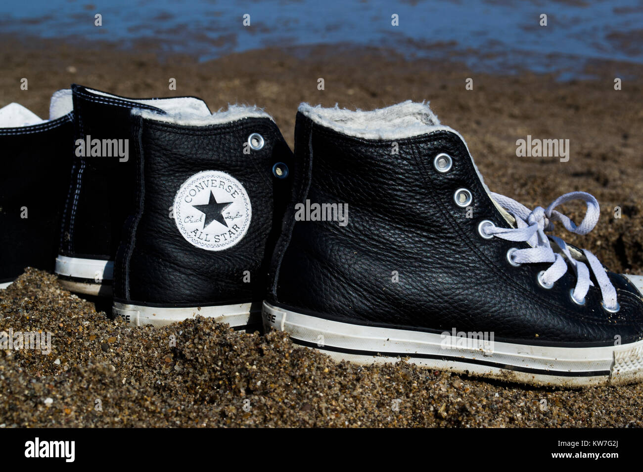 White converse trainers hi-res stock photography and images - Alamy
