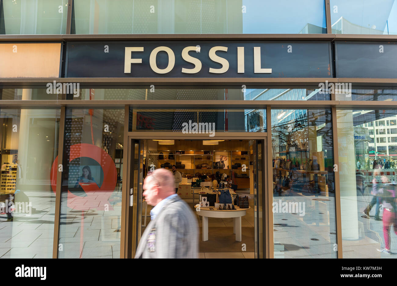 Boutique Fossil. Fossil, Inc. is an American designer and manufacturer of  clothing and accessories with annual revenues of $ 2 billion Stock Photo -  Alamy