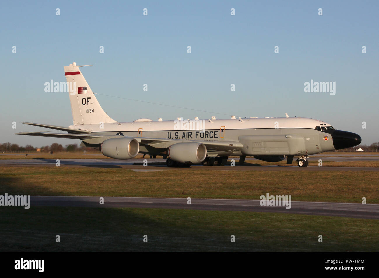 Deployed USAF RC-135W taxiing for departure just after dawn at RAF Mildenhall for a reconnaissance flight into Eastern Europe. Stock Photo