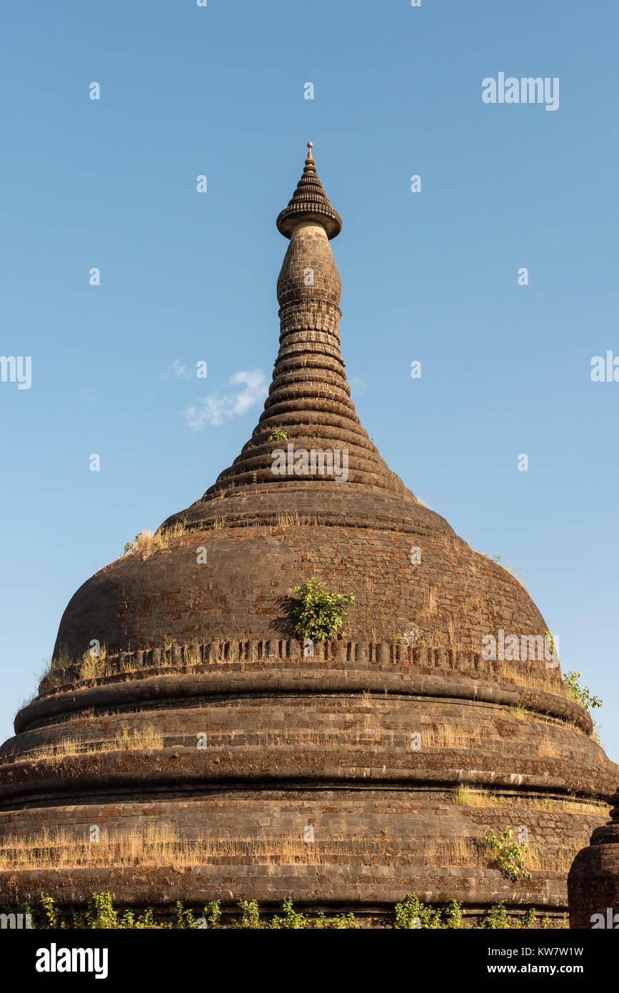 Yadanabon Pagoda (Ratanabon Paya), Mrauk U, Burma (Myanmar Stock Photo ...