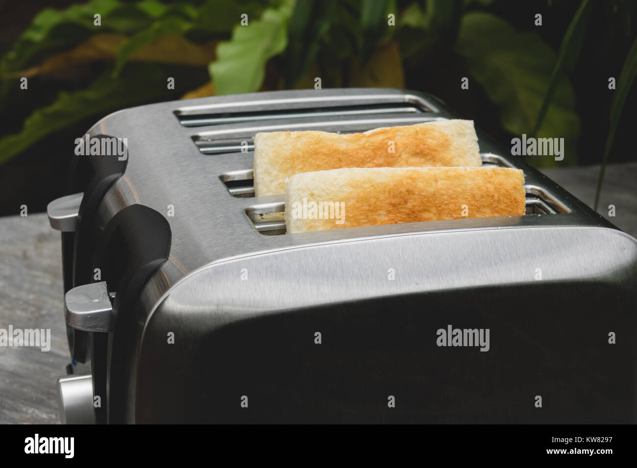 Toasts and toaster hi-res stock photography and images - Alamy