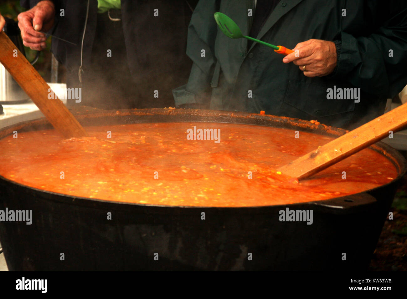 https://c8.alamy.com/comp/KW83WB/people-around-large-pot-with-boiling-stew-outside-in-the-yard-KW83WB.jpg