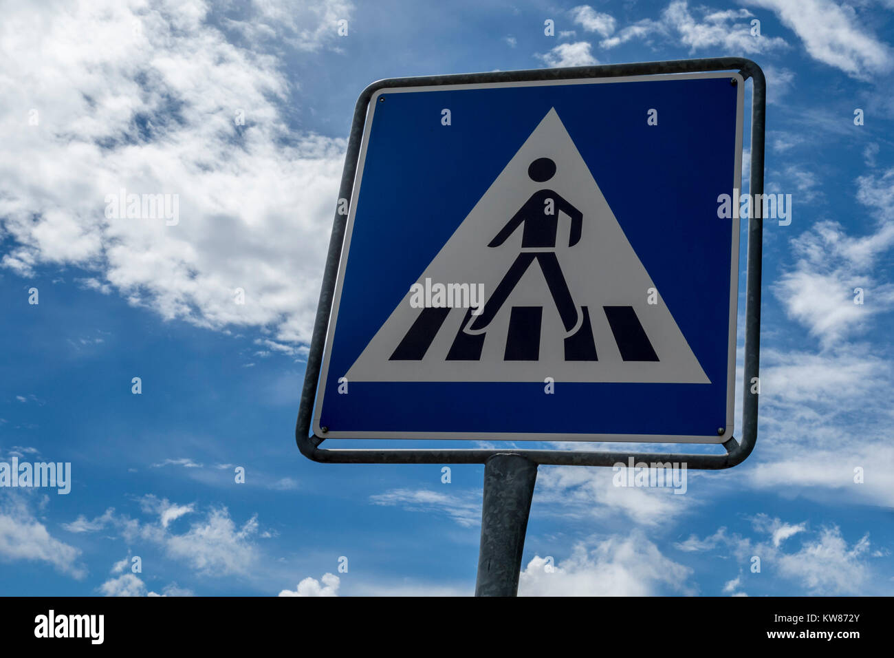 German pedestrian crossing sign German road sign Stock Photo Alamy