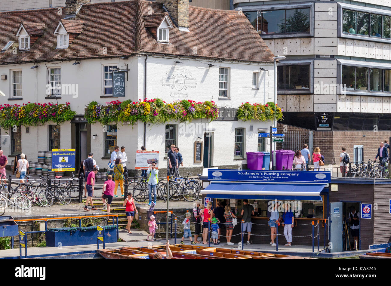 Punts on the Mill Pond in Cambridge, UK, with The Mill free house public house pub in the backgrouns Stock Photo